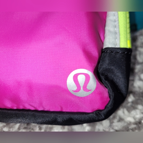 Lululemon Everywhere Belt Bag, Highlight Purple / Vapor / Intense Teal. - Picture 2 of 16